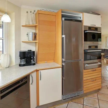 Sleeps 10 Pool Wifi Feriehus